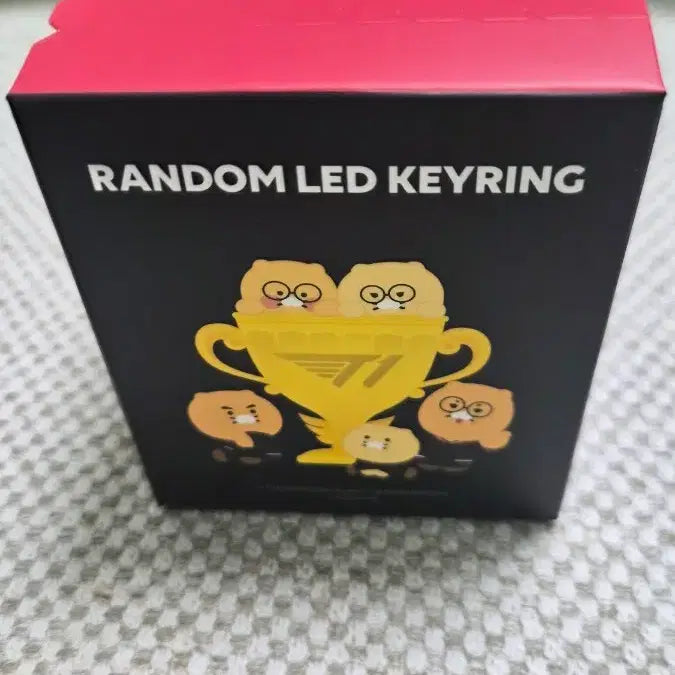 [BUNJANG] T1 x Kakao Friends 2025 Collaboration Random LED Figure Keyring (Owner Player Version) / 2025 T1 x 카카오프렌즈 콜라보 랜덤 LED 피규어 키링(오너 선수 버전)