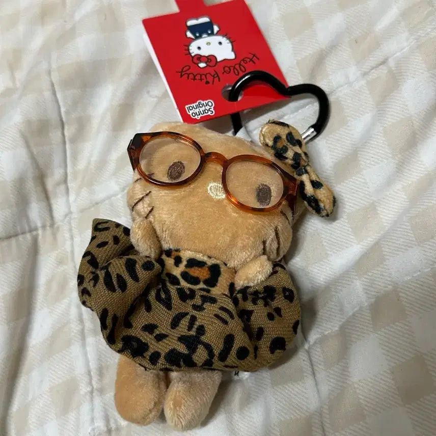 [BUNJANG] Leopard Print Hello Kitty Keychain with Glasses / 호피 태닝 헬로키티 안경 쓴 키링