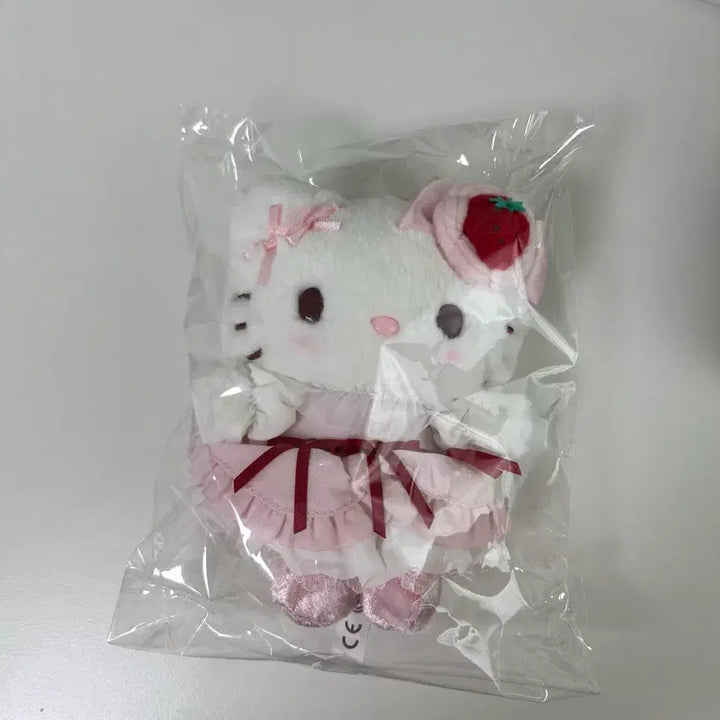 [BUNJANG] Sanrio Shortcake Kitty Mascot / 산리오 쇼트케이크 키티 마스코트