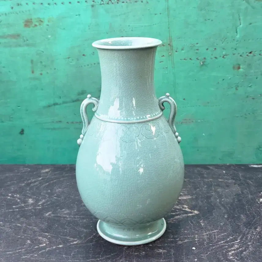 [BUNJANG] Yeocheon Lee Yeon-hyu Celadon Porcelain Vase (33cm) / *여천 이연휴 도자기 비색청자 양이 자경병(33cm)