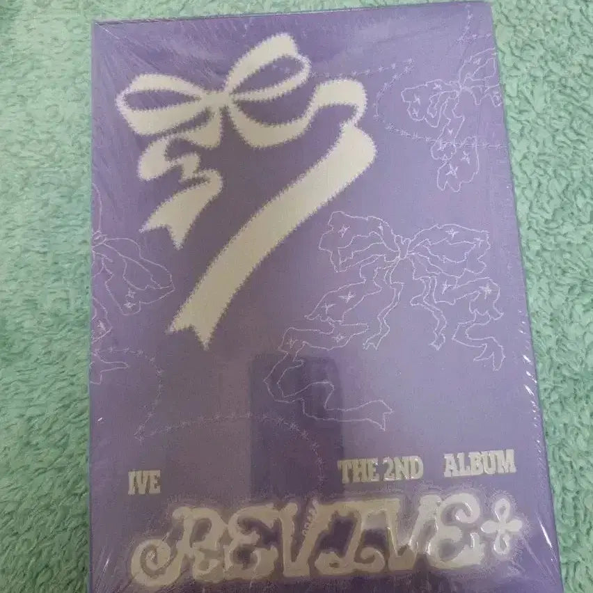 [BUNJANG] IVE The 2nd Album: REVIVE+ Loved IVE Version (Sealed) / 미개봉)아이브 IVE THE 2ND ALBUM: REVIVE+ Loved IVE ver 러브드 아이브 버전