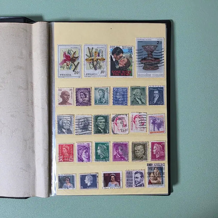 [BUNJANG] Used Foreign Stamps Bundle (Approx. 440 pcs) with Album / (우표) 외국 사용제 우표 440여장 일괄 / 앨범포함