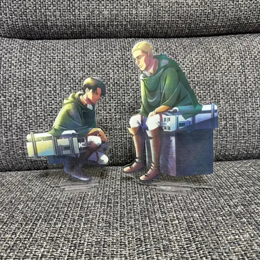 [BUNJANG] Attack on Titan Levi &amp; Erwin Acrylic Standee Bundle Set / 진격의거인 짐승거인은 내가 잡는다 리바이d상+엘빈e상 아크릴 일괄