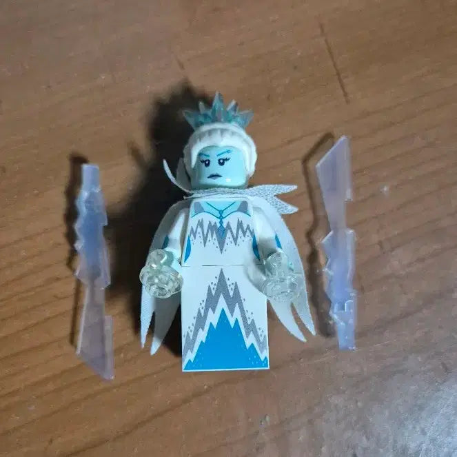 [BUNJANG] LEGO Seasonal Minifigure Ice Queen / 레고 시즌미피 얼음여왕
