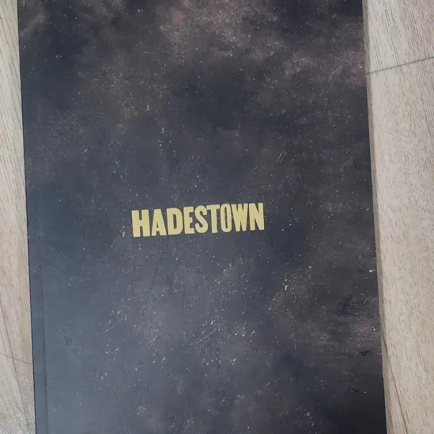 [BUNJANG] Musical Fan Letter Metal Badge &amp; Hadestown Program Book (Featuring EXO Xiumin, Park Kang-hyun, Jo Hyung-kyun, Choi Jae-rim, Kang Hong-seok, Kim Soon-young, Park Hye-na) / MD 뮤지컬 팬레터 금속뱃지+ 24 뮤지컬 하데스타운 프로그램북 시우민 박강현 조형균 최재림 강홍석 김순영 박혜나