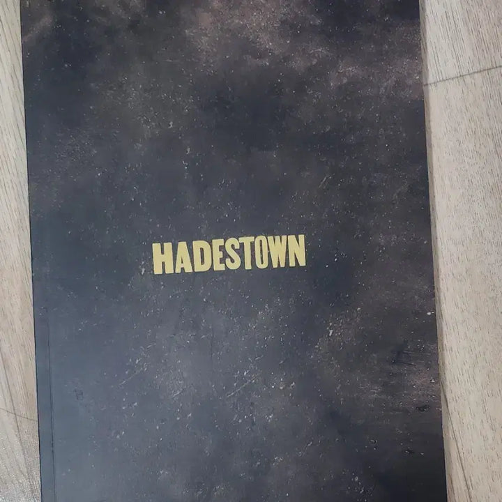 [BUNJANG] Musical Fan Letter Metal Badge &amp; Hadestown Program Book (Featuring EXO Xiumin, Park Kang-hyun, Jo Hyung-kyun, Choi Jae-rim, Kang Hong-seok, Kim Soon-young, Park Hye-na) / MD 뮤지컬 팬레터 금속뱃지+ 24 뮤지컬 하데스타운 프로그램북 시우민 박강현 조형균 최재림 강홍석 김순영 박혜나