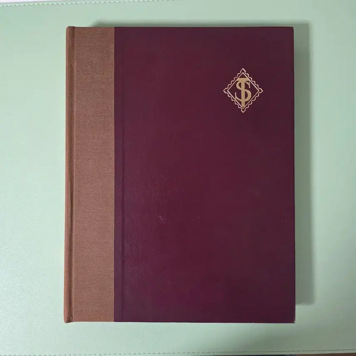 [BUNJANG] Korean Stamps Collection Album (Approx. 780 Stamps) / (우표) 한국 단편 및 시리즈 우표 모음 앨범 / 780여장