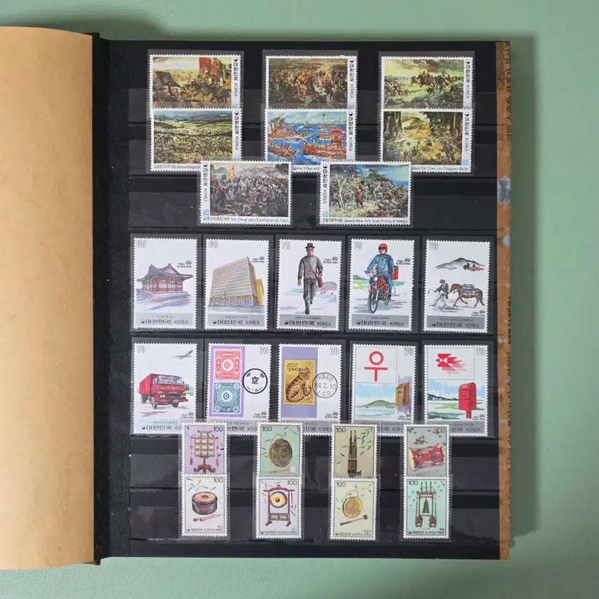 [BUNJANG] Korean Stamps Collection Album (Approx. 780 Stamps) / (우표) 한국 단편 및 시리즈 우표 모음 앨범 / 780여장