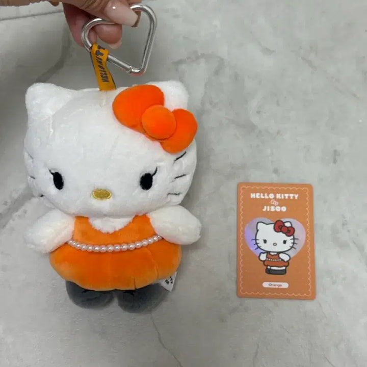 [BUNJANG] Blackpink Jisoo Hello Kitty Orange Doll Keychain with Photocard / [새상품] 헬로키티 지수 오렌지 인형 키링
