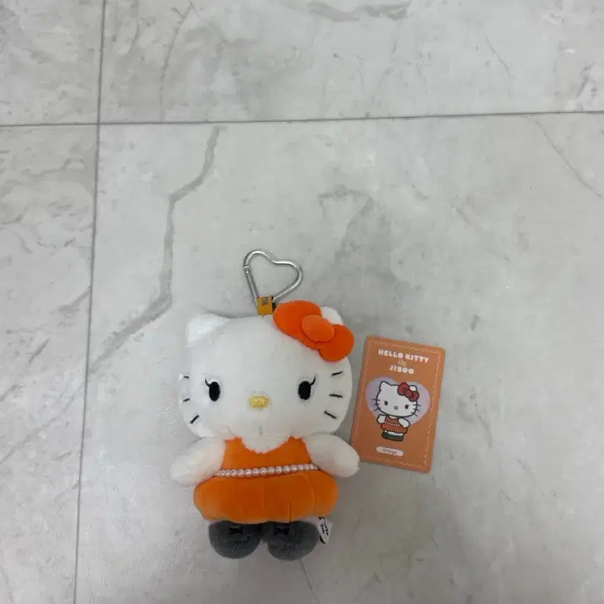[BUNJANG] Blackpink Jisoo Hello Kitty Orange Doll Keychain with Photocard / [새상품] 헬로키티 지수 오렌지 인형 키링