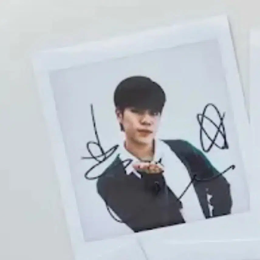 [BUNJANG] Ciipher Dohwan Signed Polaroid Photocard / 싸이퍼 도환 친필 사인 폴라로이드 싸인 폴라 포카 포토카드 ciipher
