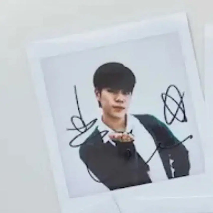 [BUNJANG] Ciipher Dohwan Signed Polaroid Photocard / 싸이퍼 도환 친필 사인 폴라로이드 싸인 폴라 포카 포토카드 ciipher