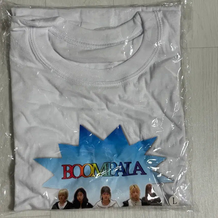 [BUNJANG] LE SSERAFIM Boom-Pow-Pow Short Sleeve T-Shirt (L) + Postcard / 르세라핌 공방 붐팔라 반팔 티셔츠 L엽서