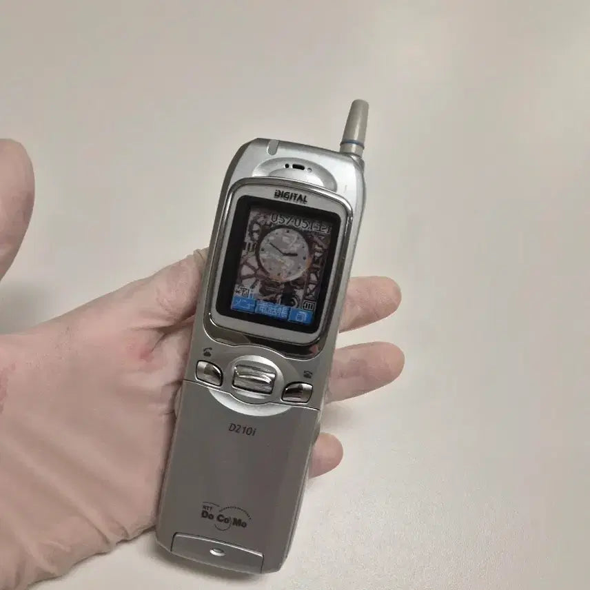 [BUNJANG] Docomo Silver Y2K Bar Flip Mockup Phone / 일본 고전 y2k 도코모 실버 일본 핸드폰 모형폰 바형 플립 목업폰