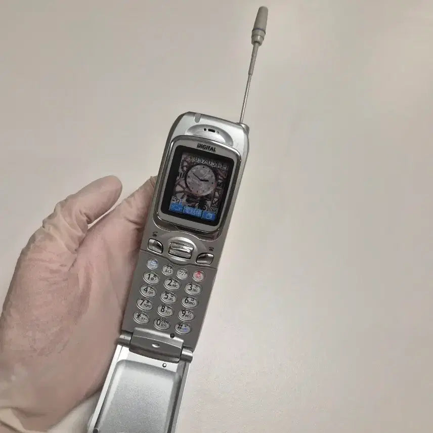 [BUNJANG] Docomo Silver Y2K Bar Flip Mockup Phone / 일본 고전 y2k 도코모 실버 일본 핸드폰 모형폰 바형 플립 목업폰