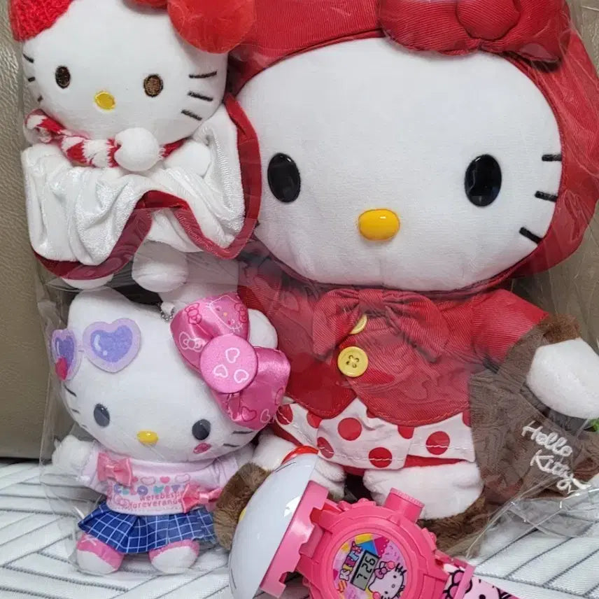 [BUNJANG] Sanrio Hello Kitty 3-Item Set with Watch / 산리오 정품 헬로키티 인형 3종 세트+시계(새상품)