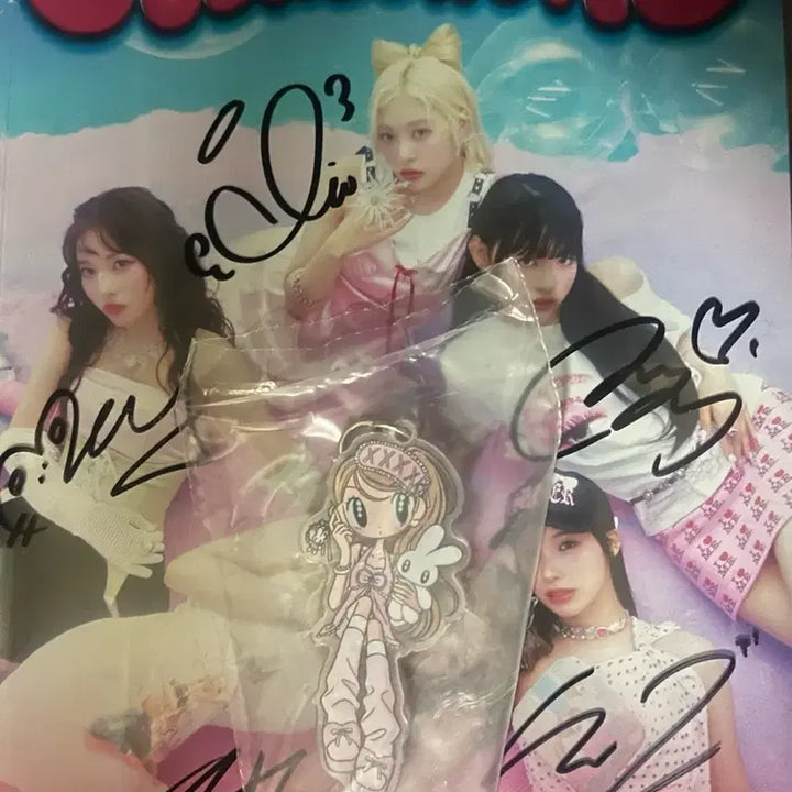 [BUNJANG] Resene Mini 1st Album Signed Album + Pretty Girl Keyring Set / 리센느 미니1집 싸인앨범 + 프리티걸 키링 세트 판매