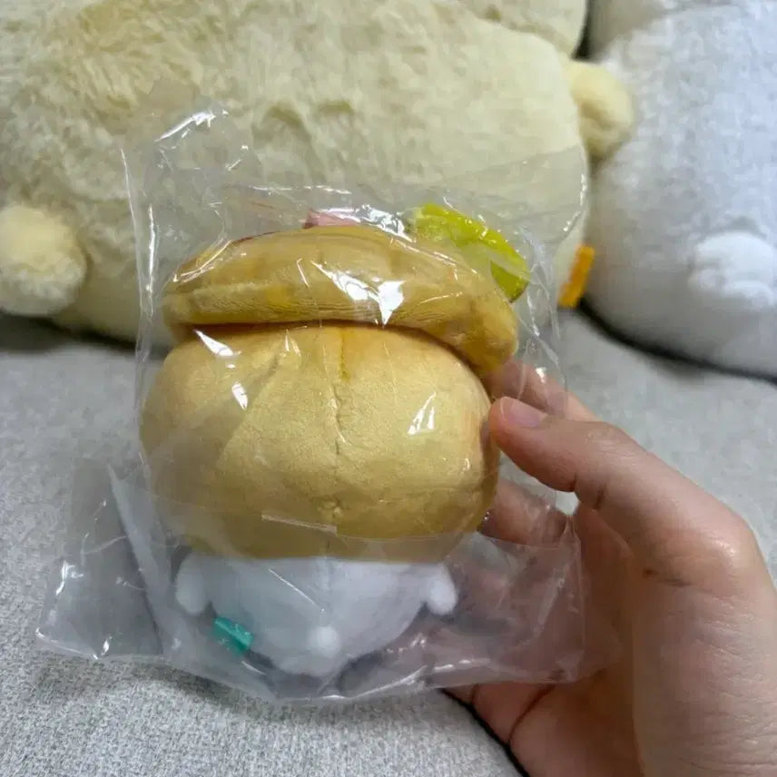[BUNJANG] Chiikawa Hong Kong Limited Chachanteng Pineapple Bun Mascot (Sealed) / 미개봉)치이카와 홍콩 한정 차찬텡 파인애플번 마스코트 판매합니다!