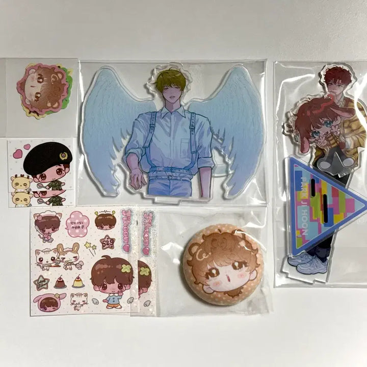 [BUNJANG] Park Jihoon Acrylic Stand, Sticker, Pin Button Bundle Set / 박지훈 아크릴스탠드 스티커 핀버튼 일괄 판매