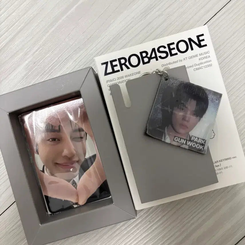 [BUNJANG] ZEROBASEONE Sung Hanbin Lenticular Keyring Album Park Gunwook Photocard Kim Jiwoong / 제베원 렌티큘러 키링 앨범 박건욱 포카 김지웅