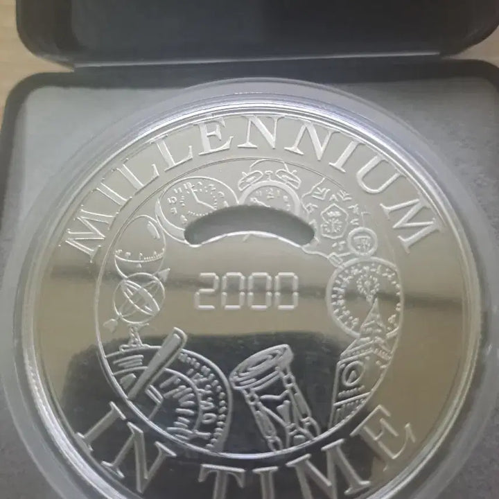 [BUNJANG] 1999 5000 Dobra Millennium Countdown Proof Coin / 대형은화 상투메 프린시페 1999년 5000 도브라 밀레니엄 카운트 다운 프루프