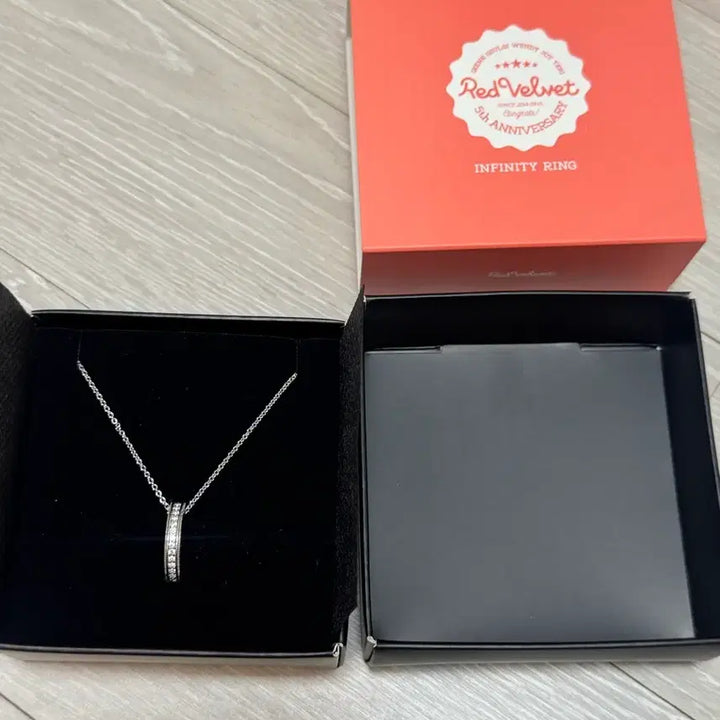 [BUNJANG] Red Velvet 5th Anniversary Infinity Ring / 레드벨벳 5주년 인피니티 반지