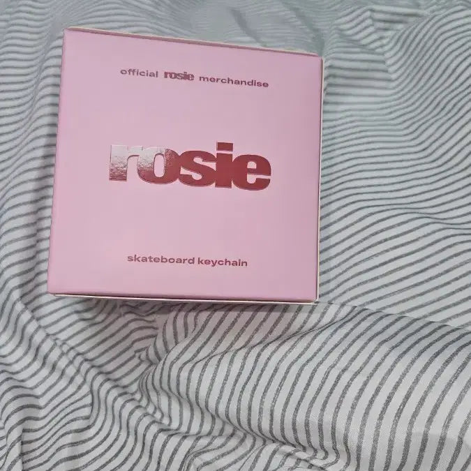 [BUNJANG] BLACKPINK Rosé Popup Skateboard Keychain (Red) / 블랙핑크 로제 팝업 스케이트보드 (레드)키링