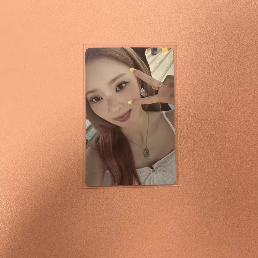 [BUNJANG] fromis_9 Glow Me Album Lee Nagyung Photocard / 프로미스나인 glow me 앨범 이나경 포카