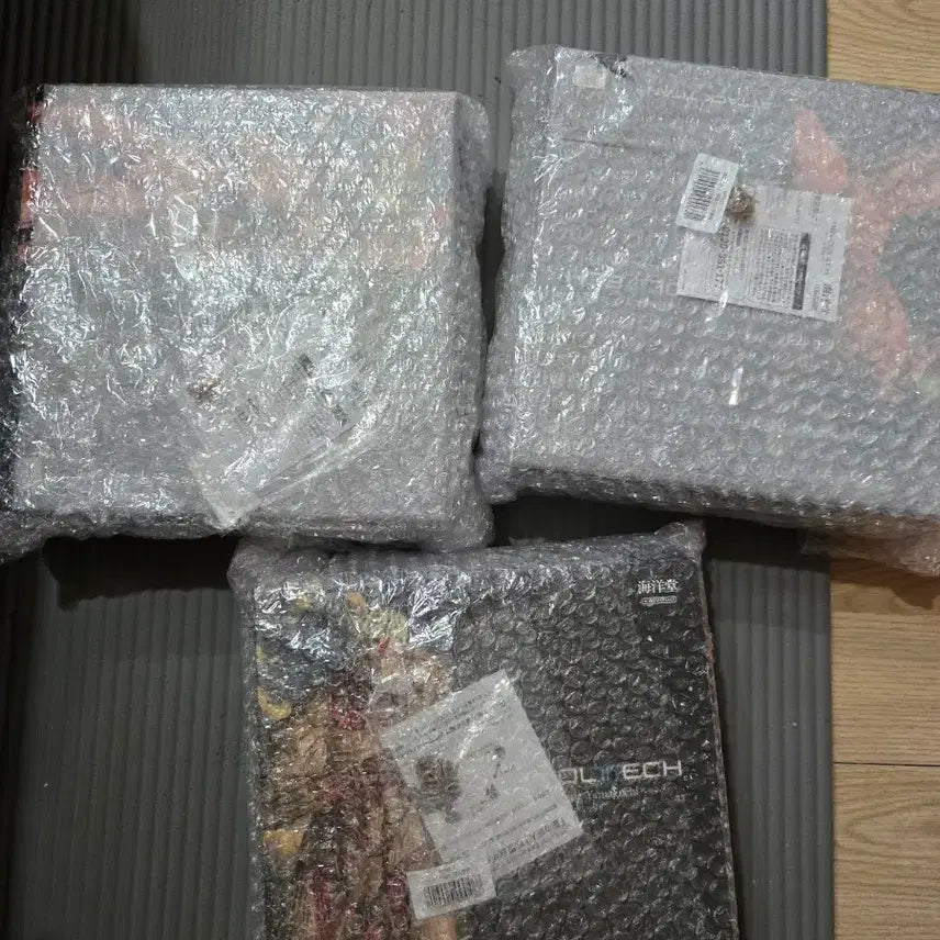 [BUNJANG] Attack on Titan Revoltech Special Edition Set (Attacker, Armored, Female) / 진격의 거인 리볼텍 진격,갑옷,여성 특전판 일괄