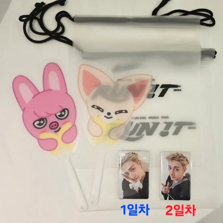 [BUNJANG] Stray Kids RUN IT! Entry Kit Photocard &amp; Fan Set / 스키즈 run it 입장 키트 포카ot8+부채 팔아요