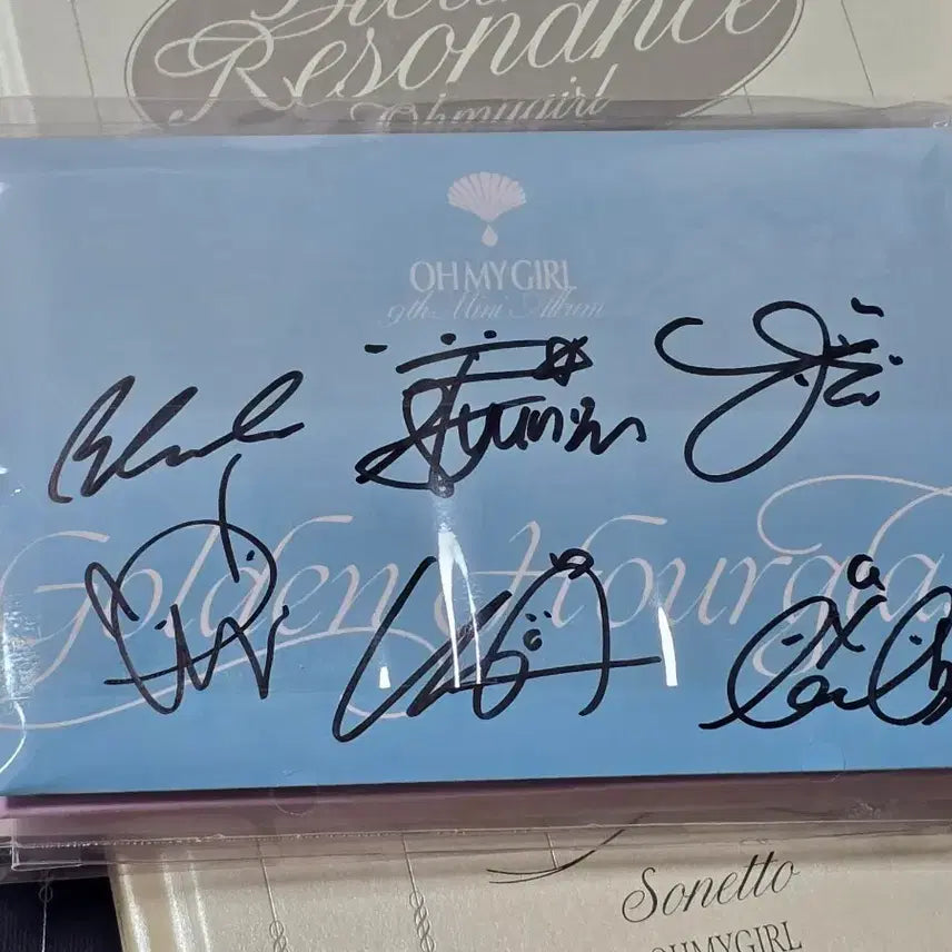 [BUNJANG] OH MY GIRL Golden Hourglass Autographed Album / 오마이걸 Golden Hourglass 여름이들려 포카앨범 친필사인 앨범 판매 양도