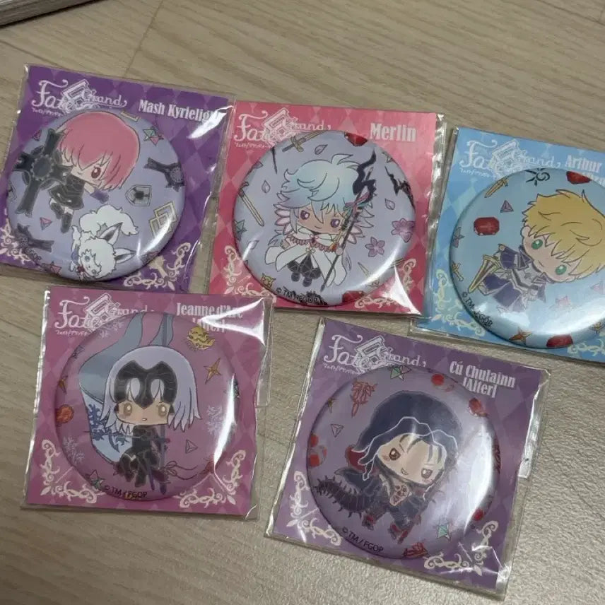 [BUNJANG] Fate/Grand Order x Sanrio Collaboration Can Badges (Set of 5) / 페이트 그랜드 오더 페그오 산리오 콜라보 캔뱃지 5종