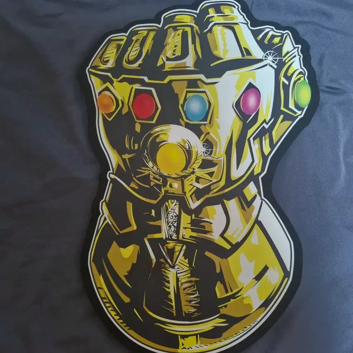 [BUNJANG] Tom Holland Signed Avengers Infinity War Gauntlet / 톰 홀랜드 친필 싸인 어벤져스 인피니티워 건틀렛