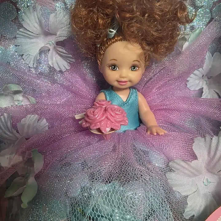 [BUNJANG] Barbie Kelly Flower Girl Wedding Bouquet Silkstone Figure / 바비인형 켈리 부케 플라워걸 새상품 웨딩 꽃다발 실크스톤 피규어 미미 패션로얄티 빈티지 베이비돌