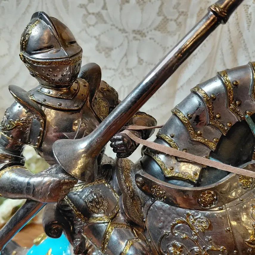 [BUNJANG] French Knight Helmet and Horse Sculpture Golden Ornament / 프랑스 기사 투구 말 조각상 황금색 장식