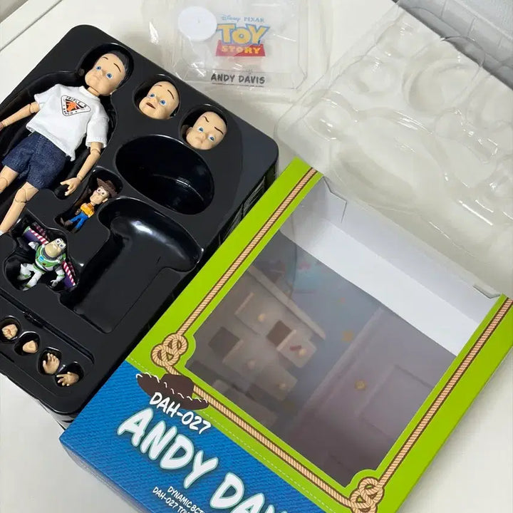 [BUNJANG] Disney Pixar Toy Story Andy Action Figure (Damaged) / 토이스토리 비스트킹덤 앤디(하자있음)