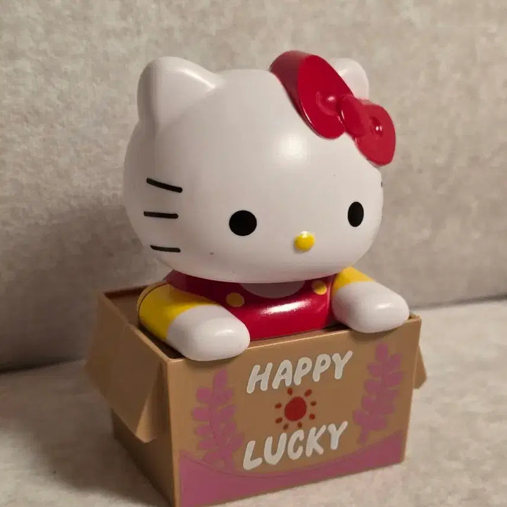 [BUNJANG] Hello Kitty Solar Powered Bobblehead Figure Keychain / 새상품) 태양열 머리 움직이는  헬로키티 행복 상자 피규어 키티 자동차 키링 인형 태닝키티