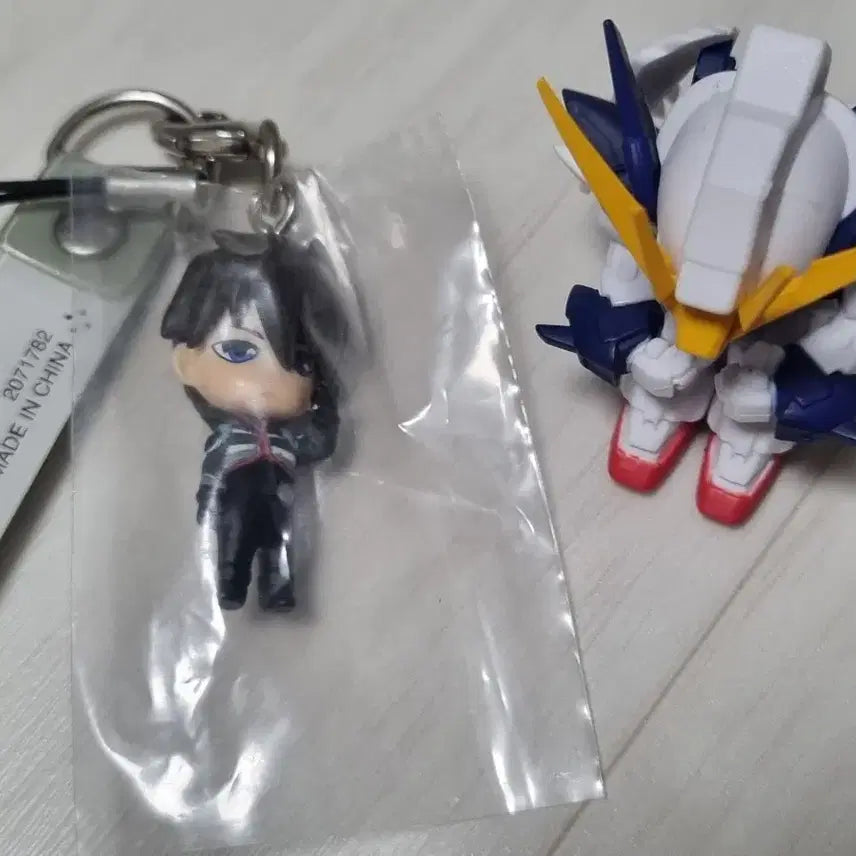 [BUNJANG] Gundam Wing Heero Yuy Classic Keychain &amp; Machiboke Wing Zero Bundle Set / 건담w 윙 고전 키링 + 마치보케 윙제로 일괄 판매
