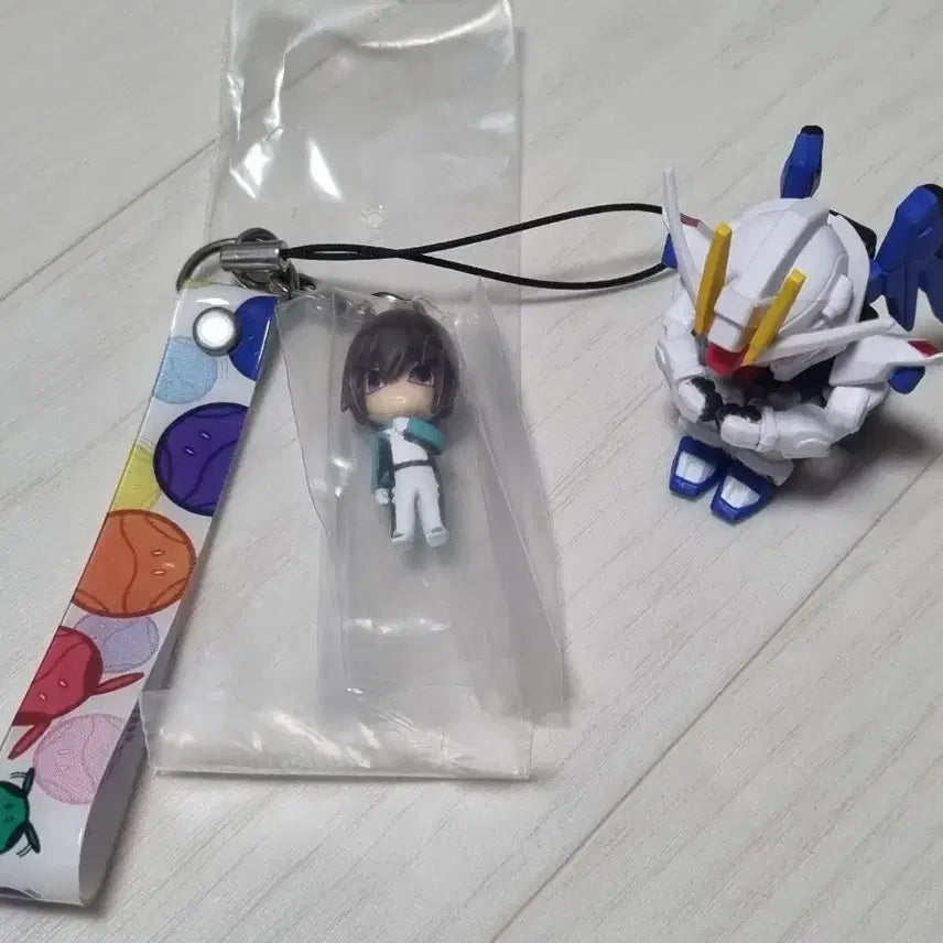 [BUNJANG] Gundam Seed Classic Keychain &amp; Machiboke Freedom Gundam Bundle / 건담seed 시드 고전 키링 + 마치보케 프리덤 건담 일괄 판매