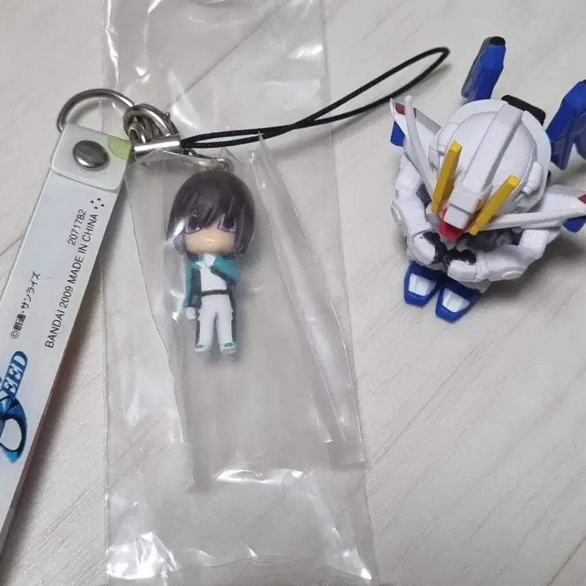 [BUNJANG] Gundam Seed Classic Keychain &amp; Machiboke Freedom Gundam Bundle / 건담seed 시드 고전 키링 + 마치보케 프리덤 건담 일괄 판매