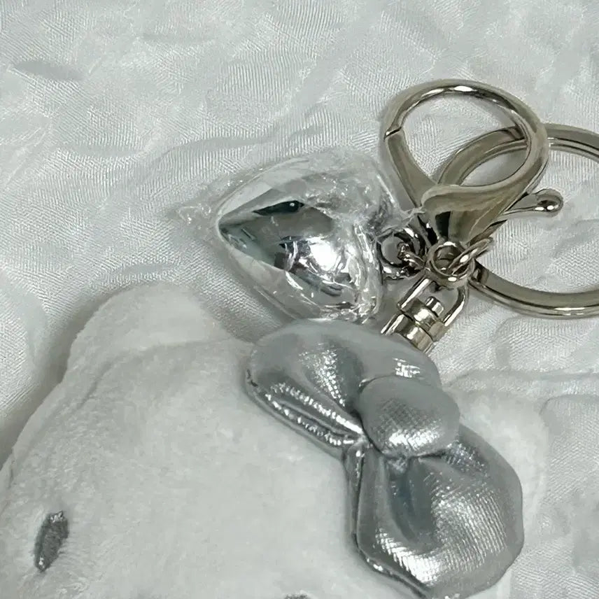 [BUNJANG] Sanrio Hello Kitty Silver Heart Charm Doll Keychain / 택0,새상품) 산리오 헬로키티 실버 하트 참 인형 키링
