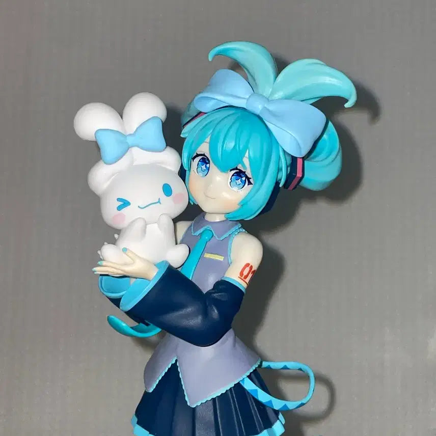 [BUNJANG] Cinnamoroll x Miku Figure / 시나모롤미쿠 피규어