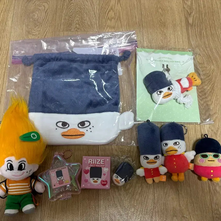 [BUNJANG] RIIZE Sohee "Ttolbyeong" Bundle Set Doll &amp; Goods / 라이즈 소희 똘병 일괄 판매합니다