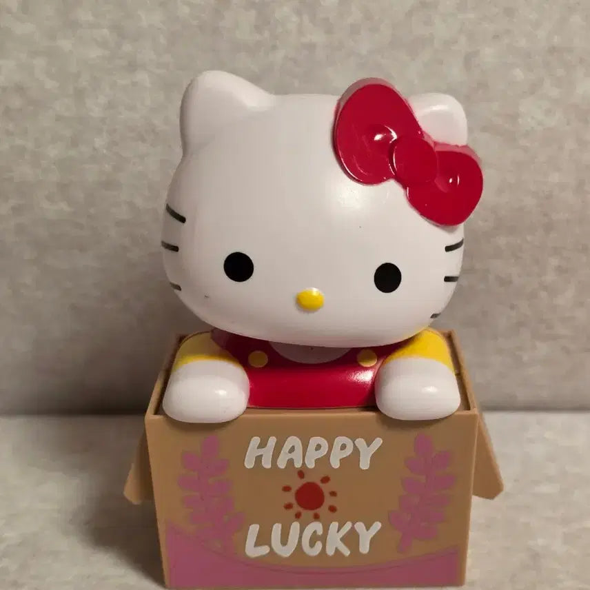 [BUNJANG] Hello Kitty Solar-Powered Bobblehead Car Keychain / 새상품) 태양열 머리 움직이는  헬로키티 행복 상자 피규어 키티 자동차 키링 인형 태닝키티