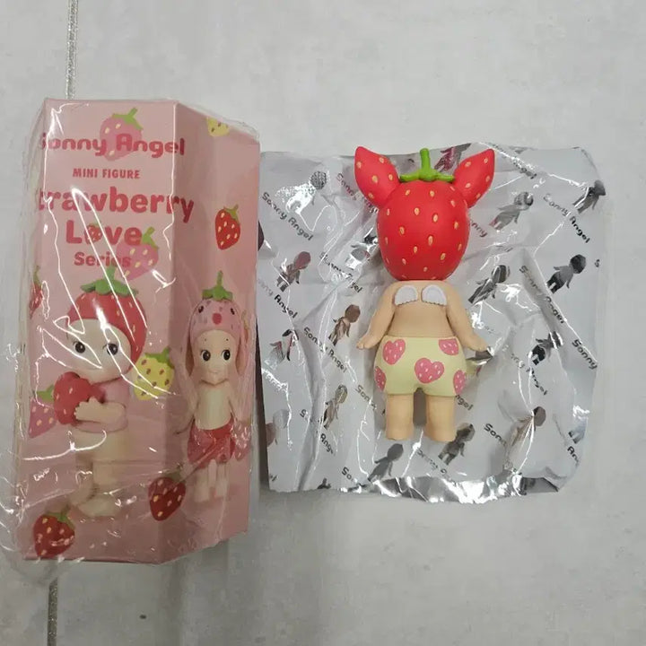 [BUNJANG] Sonny Angel Strawberry Love Deer Figure (Unsealed) / 소니엔젤 스트로베리 러브 사슴 _ 단순개봉