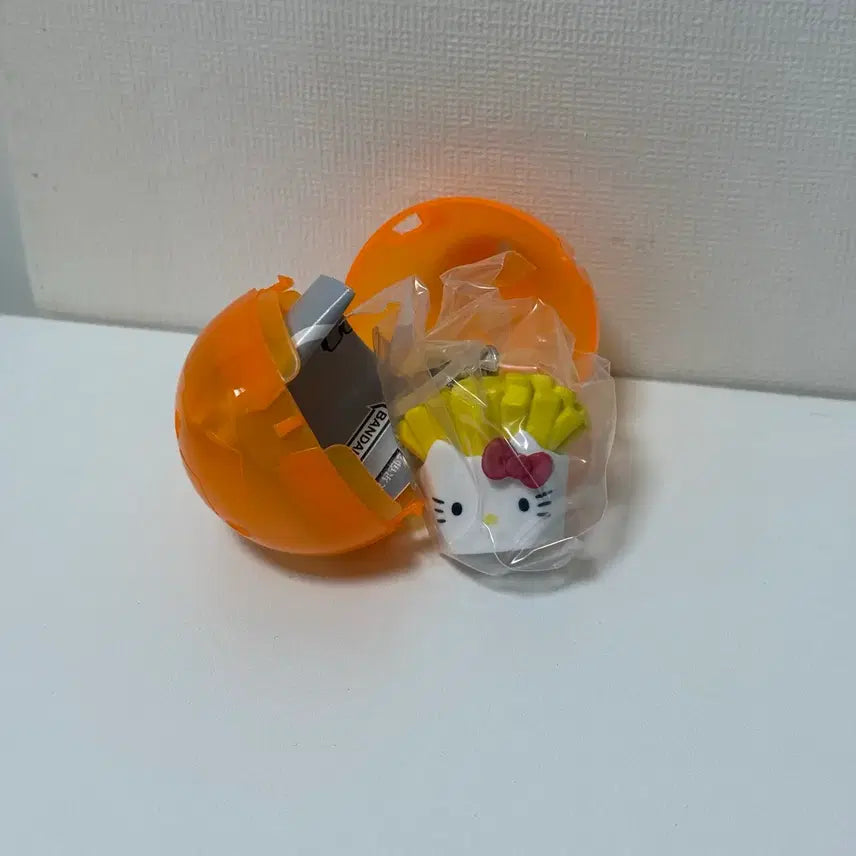 [BUNJANG] Sanrio Hello Kitty French Fries Container / 산리오 헬로키티 아메리칸 메지루시 감자튀김 가챠