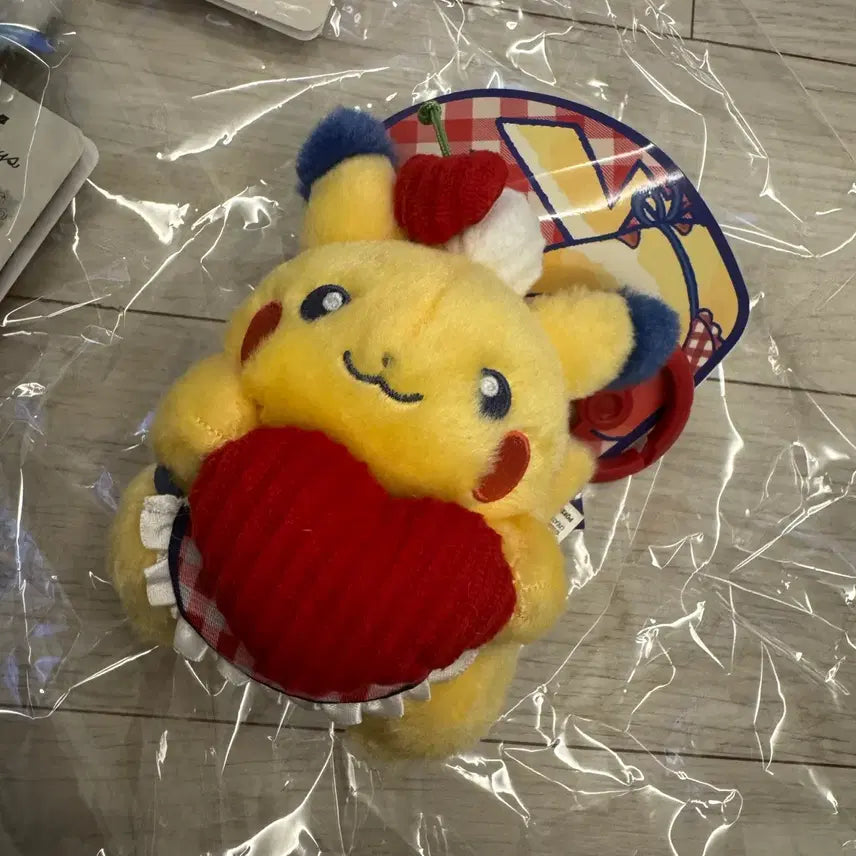 [BUNJANG] Pokemon Pikachu Mascot Diner Heart / 포켓몬 피카츄 마스코트 다이너 하트