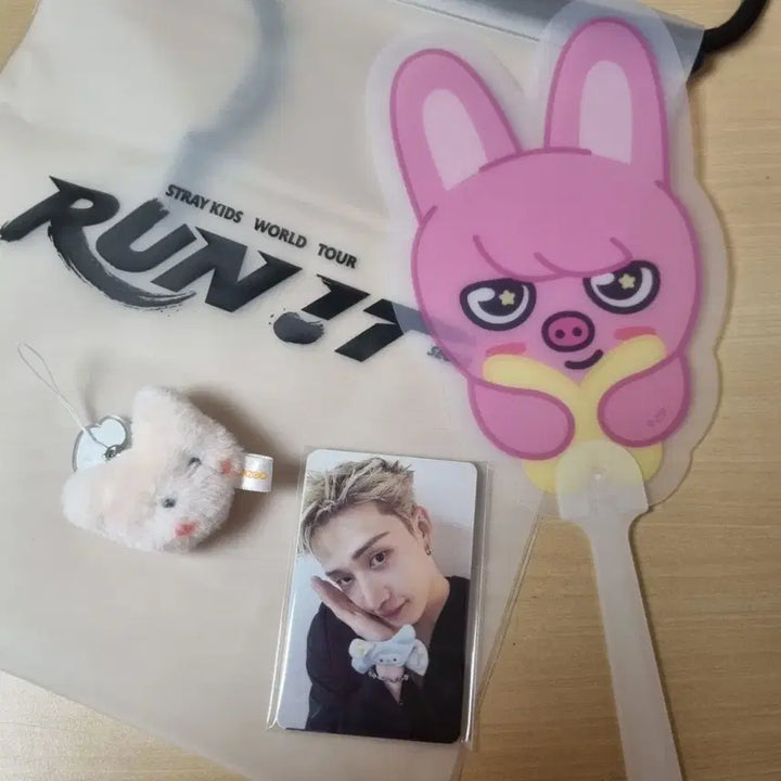 [BUNJANG] Stray Kids Bang Chan Photocard, Keychain, and Fan Set / 스트레이키즈 찬 포토카드 + 키링 + 부채 7/25