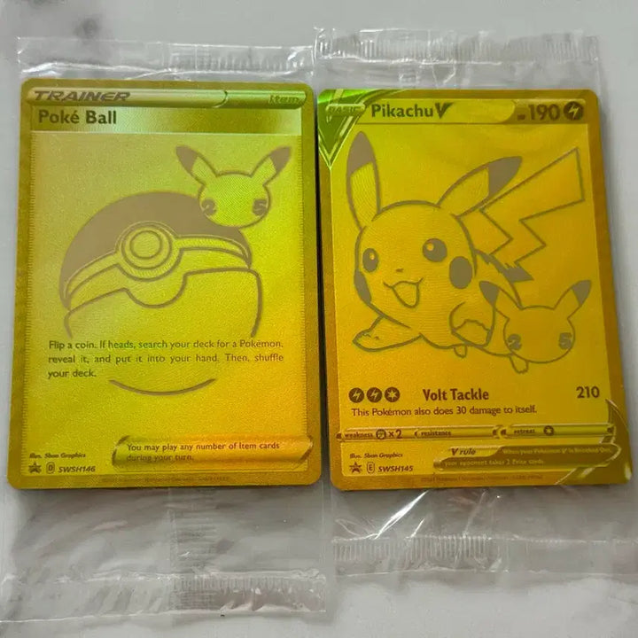[BUNJANG] Pokemon 25th Anniversary North American Gold Pikachu V &amp; Poke Ball Card Set (Sealed) / 포켓몬카드 25주년 북미 골드 피카츄&amp;포켓볼 미개봉