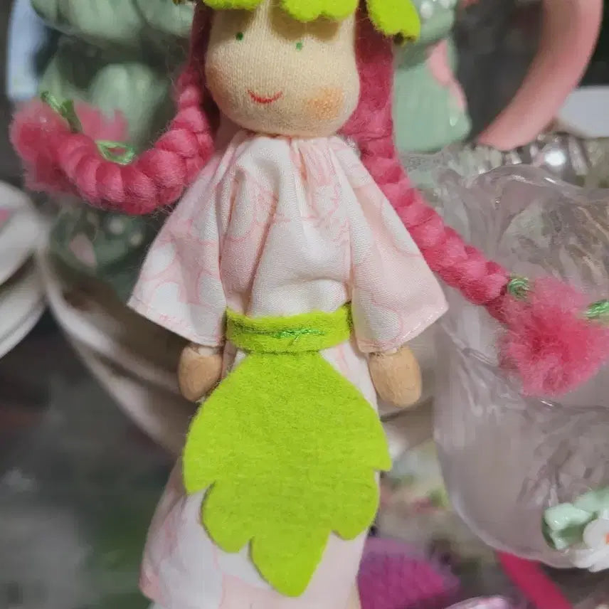 [BUNJANG] Australian Flower Petal Doll Pink Braided Hair / 수입 호주꽃잎 머리 핑크색 머리 땋은 인형